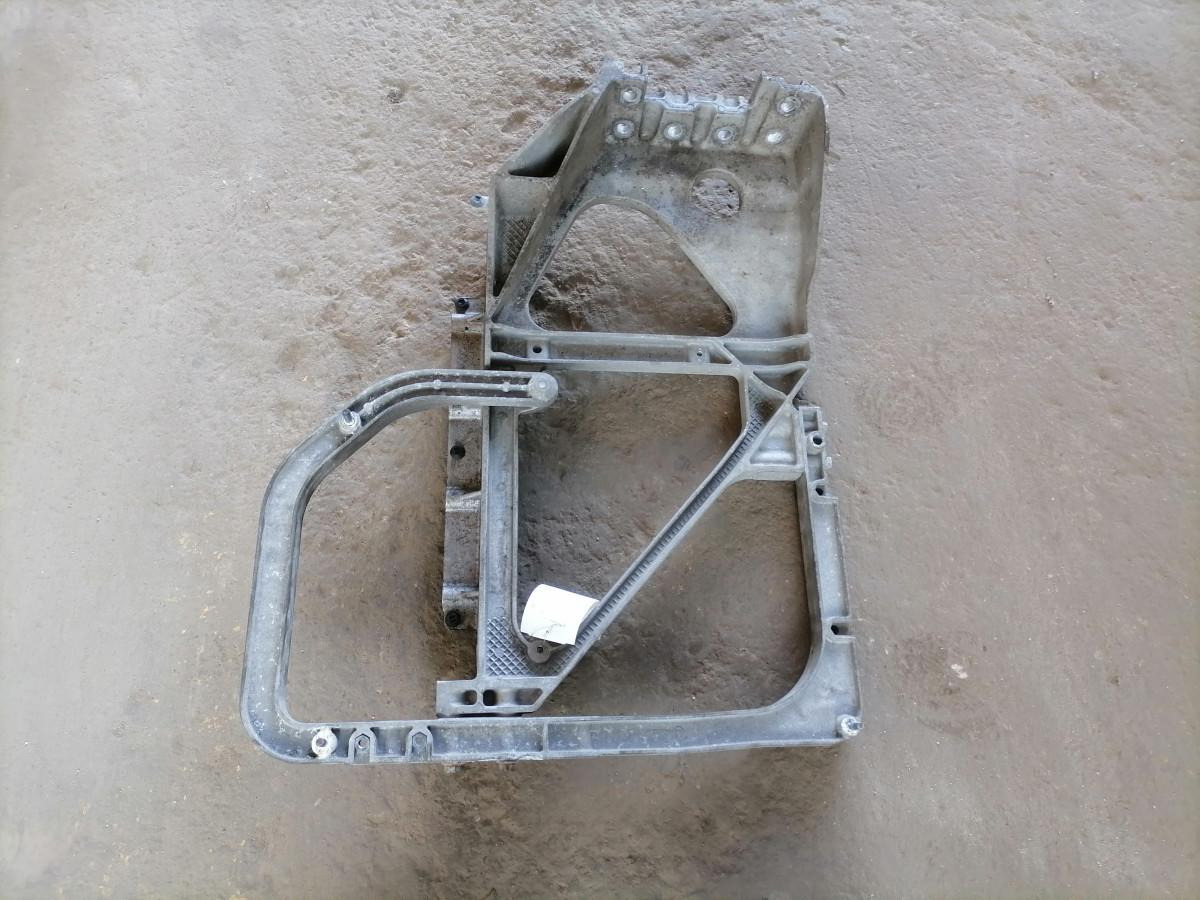 Volvo Mudguard bracket 21341500 - Pieza universal para Camión: foto 2 Volvo Mudguard bracket 21341500 - Pieza universal para Camión: foto 2