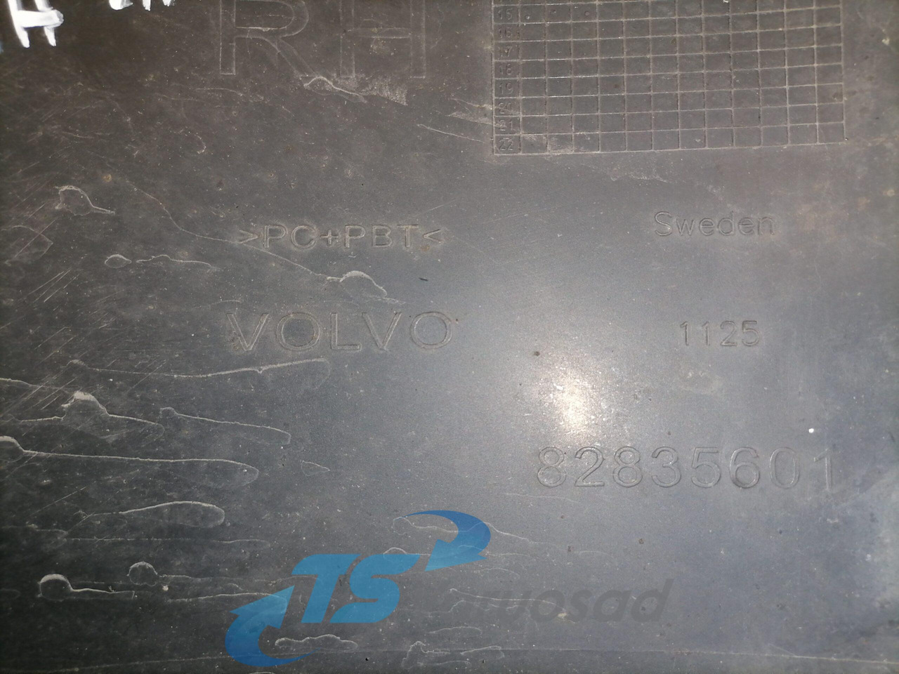 Volvo Plastikdetail 82835601 - Aerodinámica/ Spoiler para Camión: foto 3 Volvo Plastikdetail 82835601 - Aerodinámica/ Spoiler para Camión: foto 3