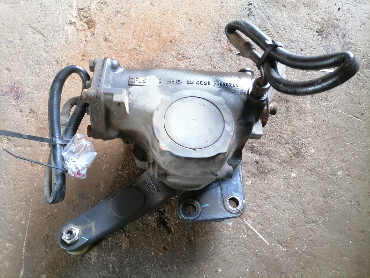 Volvo Steering box 21466592 - Caja de dirección para Camión: foto 2 Volvo Steering box 21466592 - Caja de dirección para Camión: foto 2