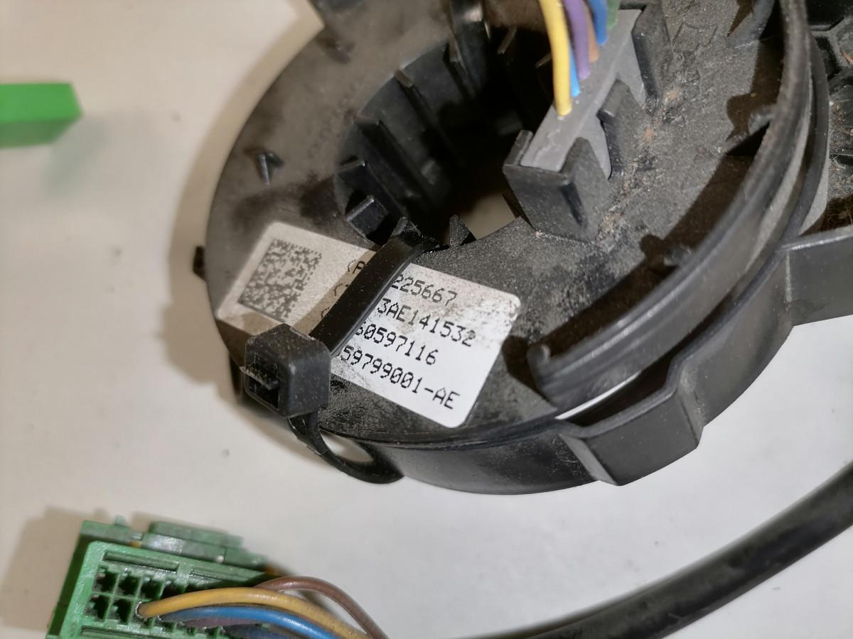 Volvo Steering cable 21225667 - Dirección para Camión: foto 4 Volvo Steering cable 21225667 - Dirección para Camión: foto 4