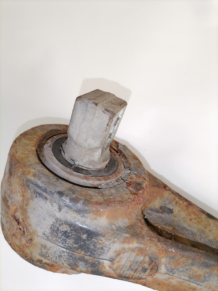 Volvo Torque rod 21196798 - Eje y piezas para Camión: foto 3 Volvo Torque rod 21196798 - Eje y piezas para Camión: foto 3