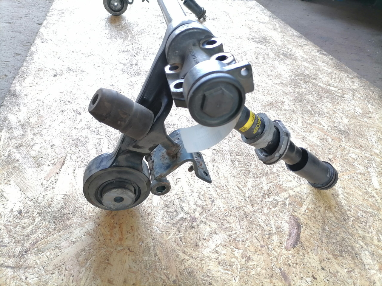 Volvo Volvo FH kabiini torsioonvarras 21750162 - Suspensión de cabina para Camión: foto 5 Volvo Volvo FH kabiini torsioonvarras 21750162 - Suspensión de cabina para Camión: foto 5