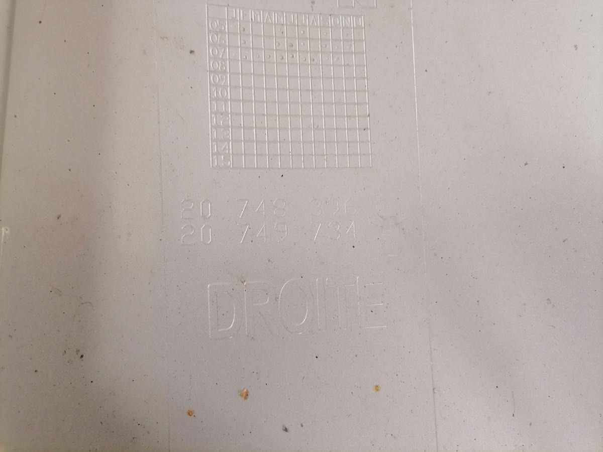 Volvo Volvo kabiini nurgapõsk, parem 20748396 - Parrilla para Camión: foto 4 Volvo Volvo kabiini nurgapõsk, parem 20748396 - Parrilla para Camión: foto 4