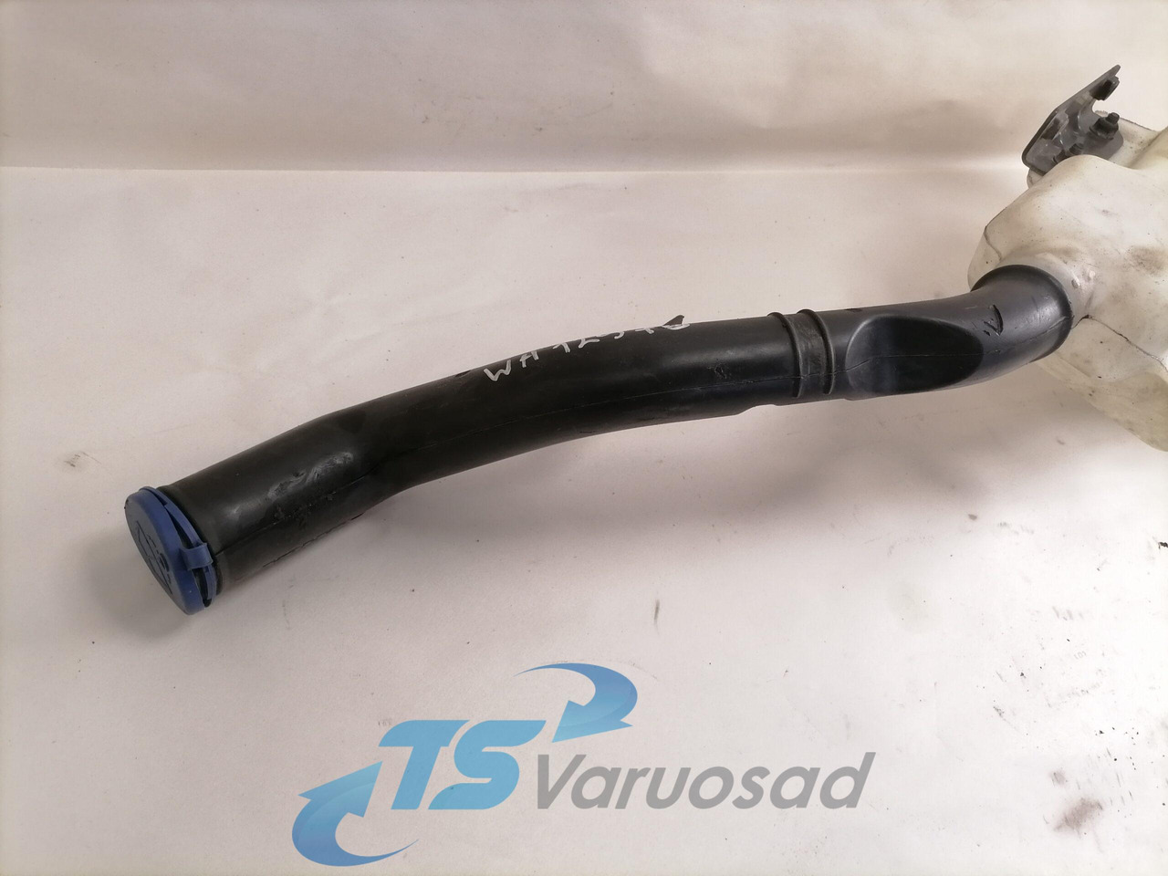 Volvo Windscreen washer fluid tank 84092259 - Limpiaparabrisas para Camión: foto 3 Volvo Windscreen washer fluid tank 84092259 - Limpiaparabrisas para Camión: foto 3