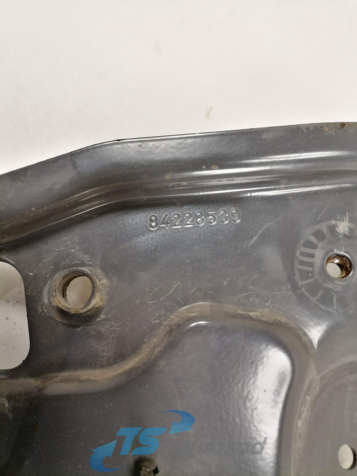 Volvo light bracket 84228539 - Luz/ Iluminación para Camión: foto 3 Volvo light bracket 84228539 - Luz/ Iluminación para Camión: foto 3