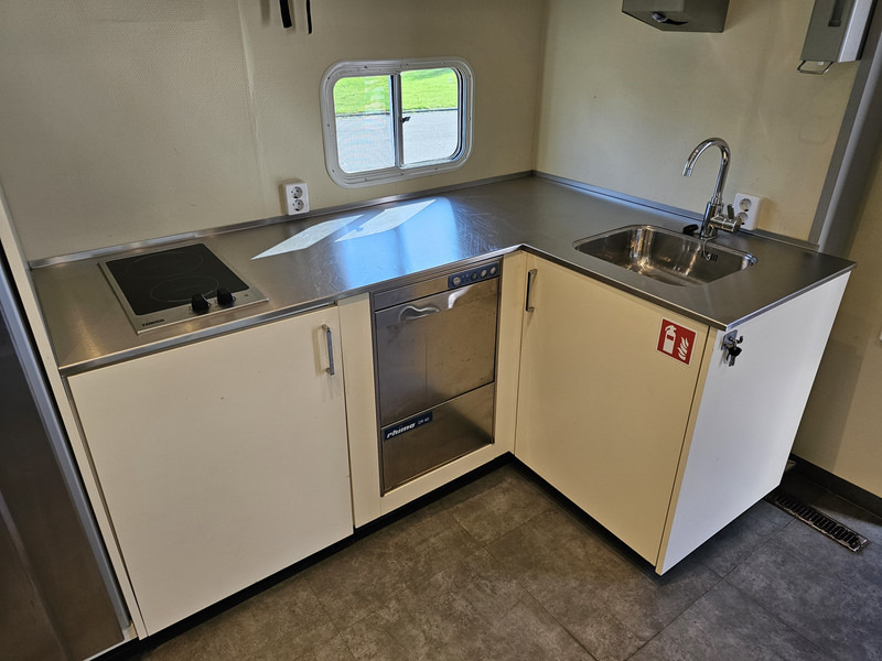 Leasing de Scania P 280 + trailer - 2 X SLIDE OUT / CAMPER / WOHNMOBIL Scania P 280 + trailer - 2 X SLIDE OUT / CAMPER / WOHNMOBIL: foto 12 Leasing de Scania P 280 + trailer - 2 X SLIDE OUT / CAMPER / WOHNMOBIL Scania P 280 + trailer - 2 X SLIDE OUT / CAMPER / WOHNMOBIL: foto 12