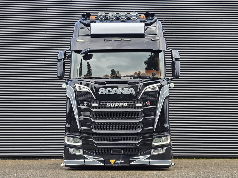 Scania S580 V8 / 4x2 / FULL AIR / RETARDER - Cabeza tractora: foto 2 Scania S580 V8 / 4x2 / FULL AIR / RETARDER - Cabeza tractora: foto 2