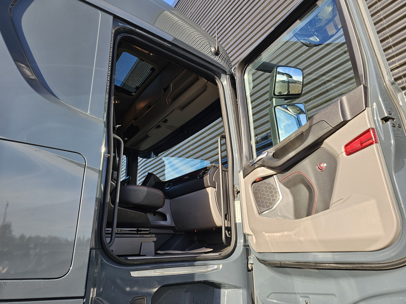 Cabeza tractora Scania S730 V8 6x4 / HYDRAULIC / FULL AIR / RETARDER: foto 20 Cabeza tractora Scania S730 V8 6x4 / HYDRAULIC / FULL AIR / RETARDER: foto 20