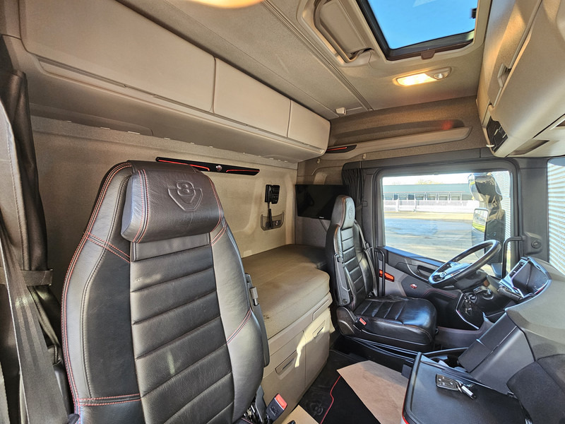 Cabeza tractora Scania S730 V8 6x4 / HYDRAULIC / FULL AIR / RETARDER: foto 12 Cabeza tractora Scania S730 V8 6x4 / HYDRAULIC / FULL AIR / RETARDER: foto 12