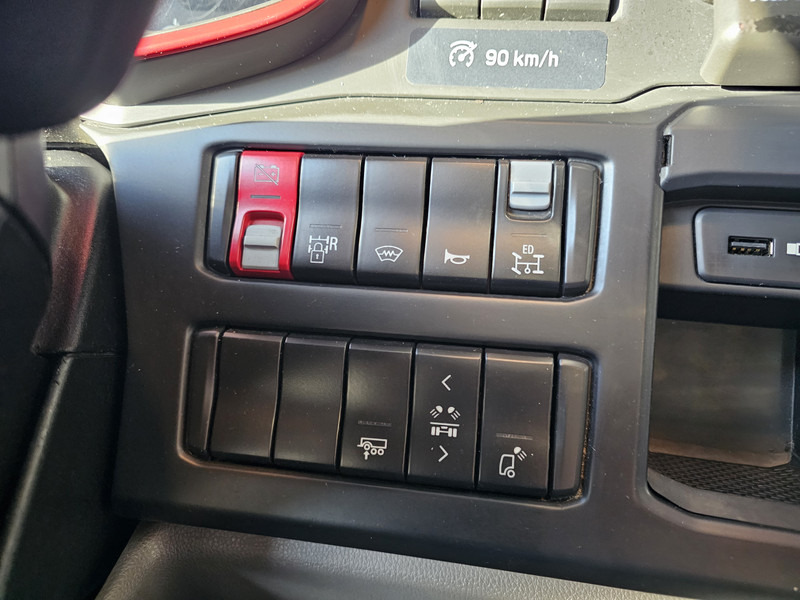 Cabeza tractora Scania S730 V8 6x4 / HYDRAULIC / FULL AIR / RETARDER: foto 18 Cabeza tractora Scania S730 V8 6x4 / HYDRAULIC / FULL AIR / RETARDER: foto 18