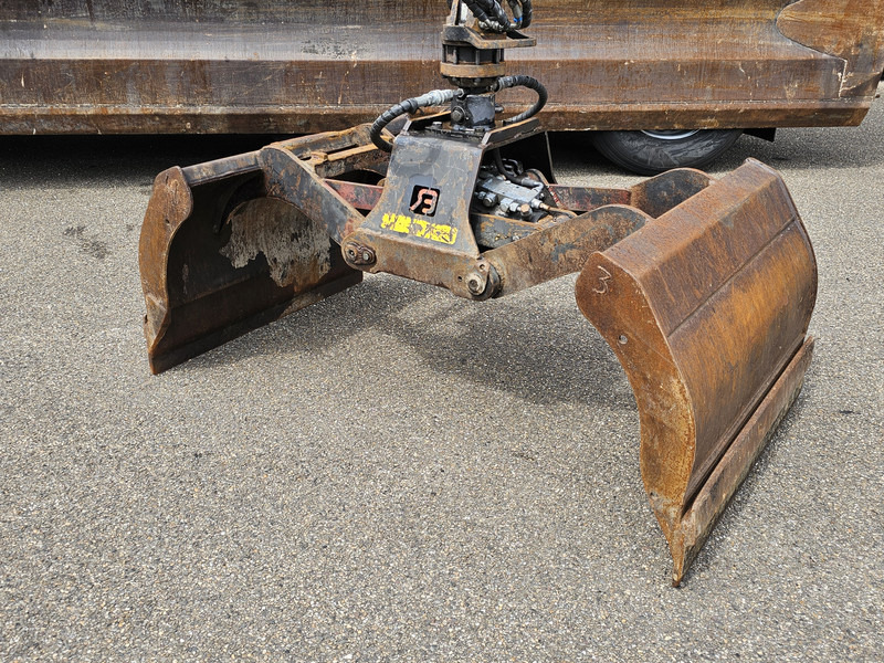 Tatra T158/II 6X6 / HMF Z CRANE + 2 SIDE TIPPER - Camión volquete, Camión grúa: foto 5 Tatra T158/II 6X6 / HMF Z CRANE + 2 SIDE TIPPER - Camión volquete, Camión grúa: foto 5