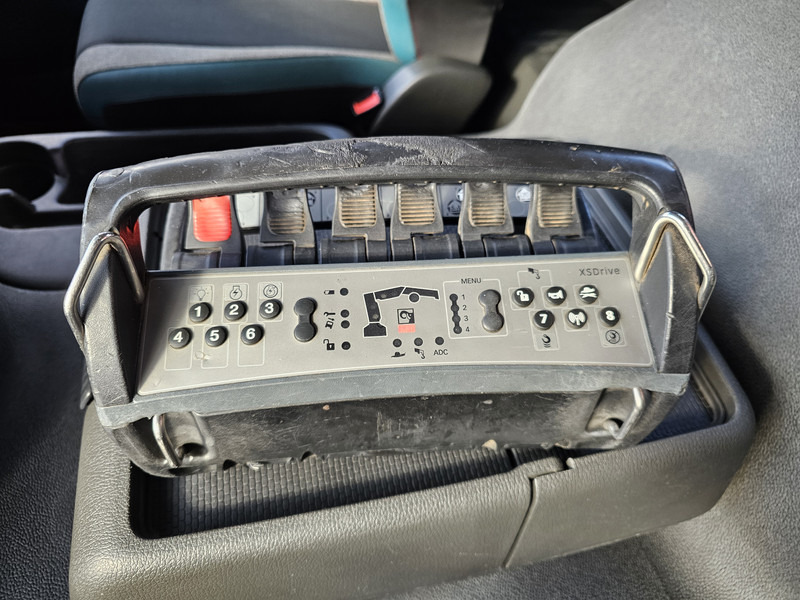 Camión grúa Volvo FM 420 8x2 / HIAB HOOKLIFT + 30 t/m CRANE - KRAN: foto 11 Camión grúa Volvo FM 420 8x2 / HIAB HOOKLIFT + 30 t/m CRANE - KRAN: foto 11