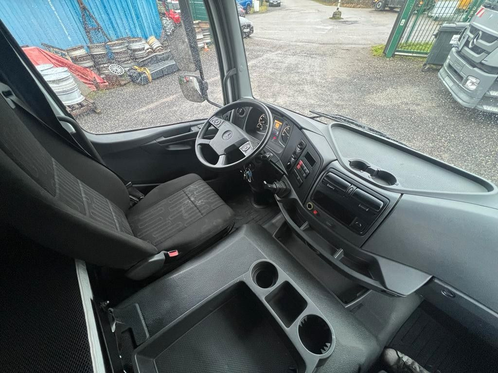 Mercedes-Benz 1324 4X2 Koffer Plane 6 to. Hebebühne Mercedes-Benz 1324 4X2 Koffer Plane 6 to. Hebebühne - Camión lona: foto 3 Mercedes-Benz 1324 4X2 Koffer Plane 6 to. Hebebühne Mercedes-Benz 1324 4X2 Koffer Plane 6 to. Hebebühne - Camión lona: foto 3