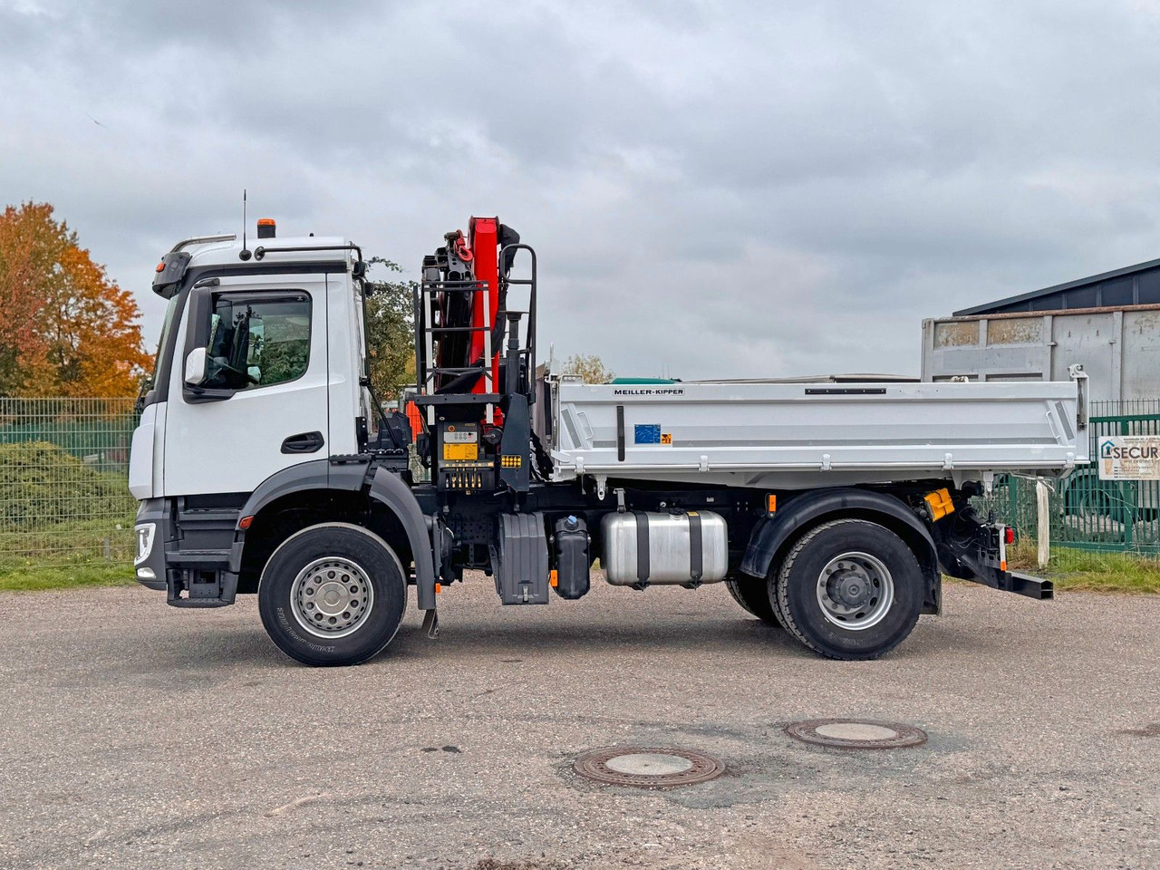 Camión volquete Mercedes-Benz 1840  2140 4X2 Kipper % Kran mit Funk Top Zust.: foto 6