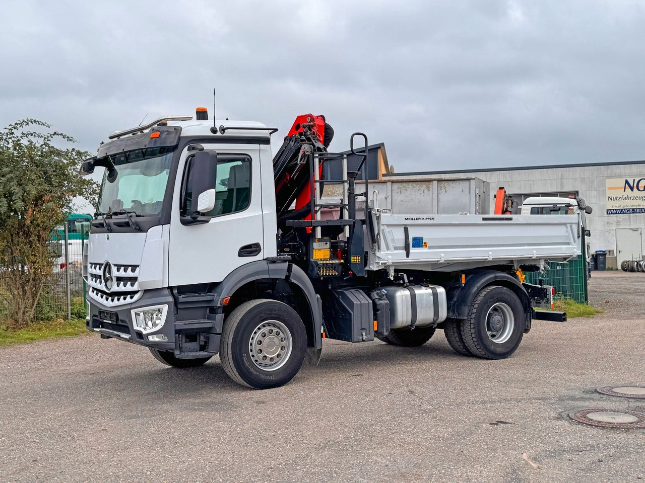Camión volquete Mercedes-Benz 1840  2140 4X2 Kipper % Kran mit Funk Top Zust.: foto 9