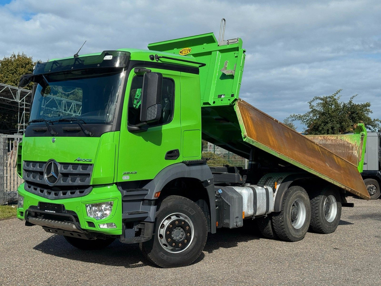Mercedes-Benz 2643 6X4 Meiller 3 S. Bordmatik Top Zustand - Camión volquete: foto 1 Mercedes-Benz 2643 6X4 Meiller 3 S. Bordmatik Top Zustand - Camión volquete: foto 1