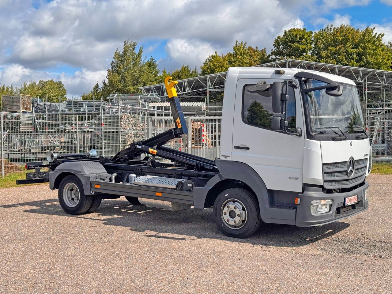 Mercedes-Benz 816 4X2 mit neuem Hyva Abroller Funk - Camión multibasculante: foto 2 Mercedes-Benz 816 4X2 mit neuem Hyva Abroller Funk - Camión multibasculante: foto 2