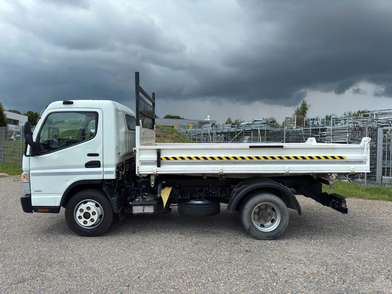 Mitsubishi 7C15 Fuso Canter 4x2 mit Meiller 3S. Kipper - Volquete furgoneta: foto 5 Mitsubishi 7C15 Fuso Canter 4x2 mit Meiller 3S. Kipper - Volquete furgoneta: foto 5