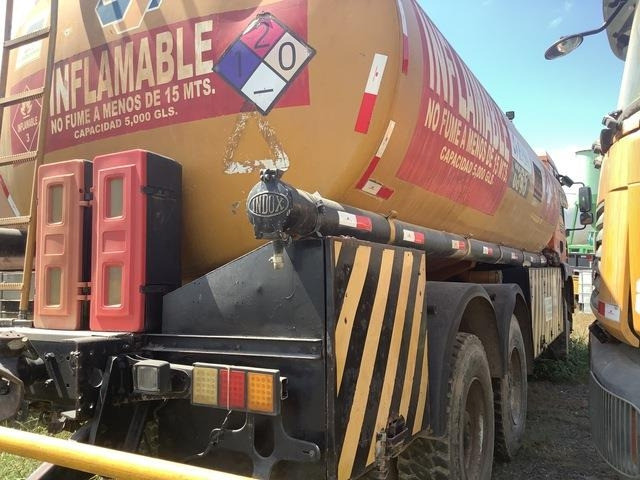 MAN 33.360-V20 - Camión cisterna: foto 3 MAN 33.360-V20 - Camión cisterna: foto 3