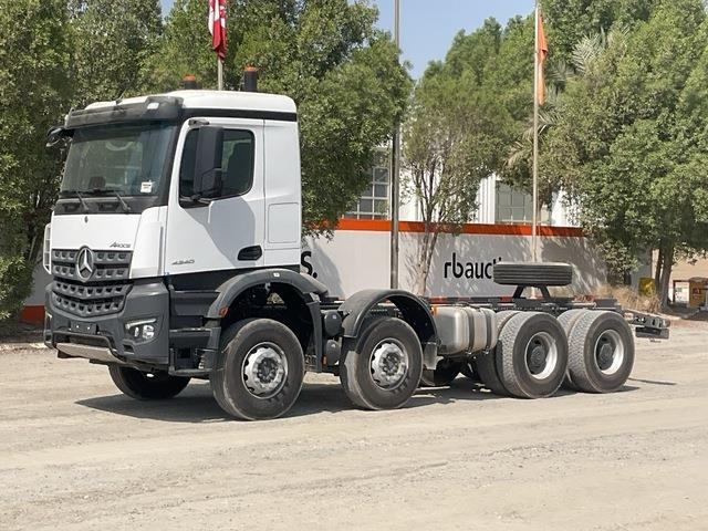 Mercedes-Benz Arocs 4240 - Camión chasis: foto 1 Mercedes-Benz Arocs 4240 - Camión chasis: foto 1