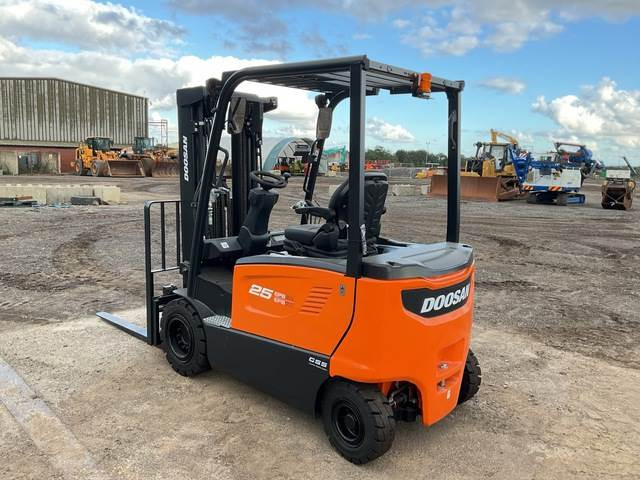 Doosan B25X-7 PLUS - Carretilla elevadora eléctrica: foto 2 Doosan B25X-7 PLUS - Carretilla elevadora eléctrica: foto 2