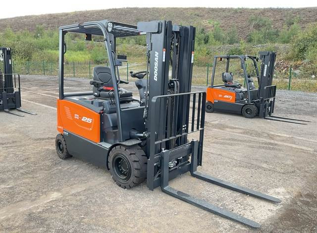 Doosan B25X-7 PLUS - Carretilla elevadora eléctrica: foto 4 Doosan B25X-7 PLUS - Carretilla elevadora eléctrica: foto 4