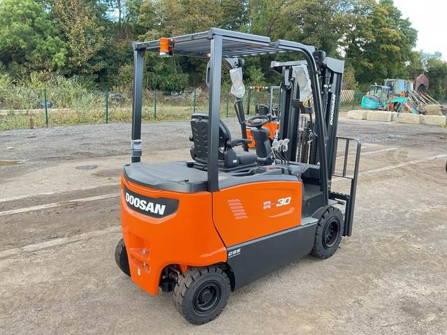 Doosan B30X-7 PLUS - Carretilla elevadora eléctrica: foto 3 Doosan B30X-7 PLUS - Carretilla elevadora eléctrica: foto 3