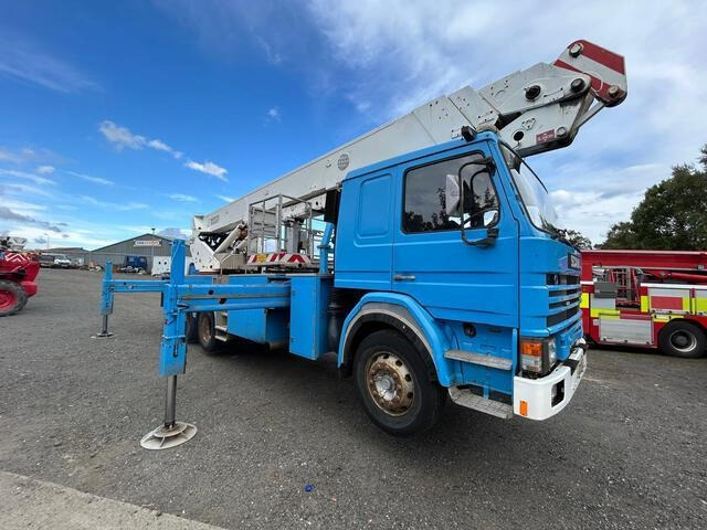 Scania P113ML - Camión con plataforma elevadora: foto 4 Scania P113ML - Camión con plataforma elevadora: foto 4