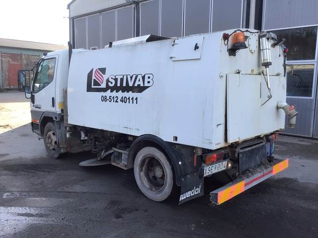 Mitsubishi Canter - Barredora vial: foto 2 Mitsubishi Canter - Barredora vial: foto 2