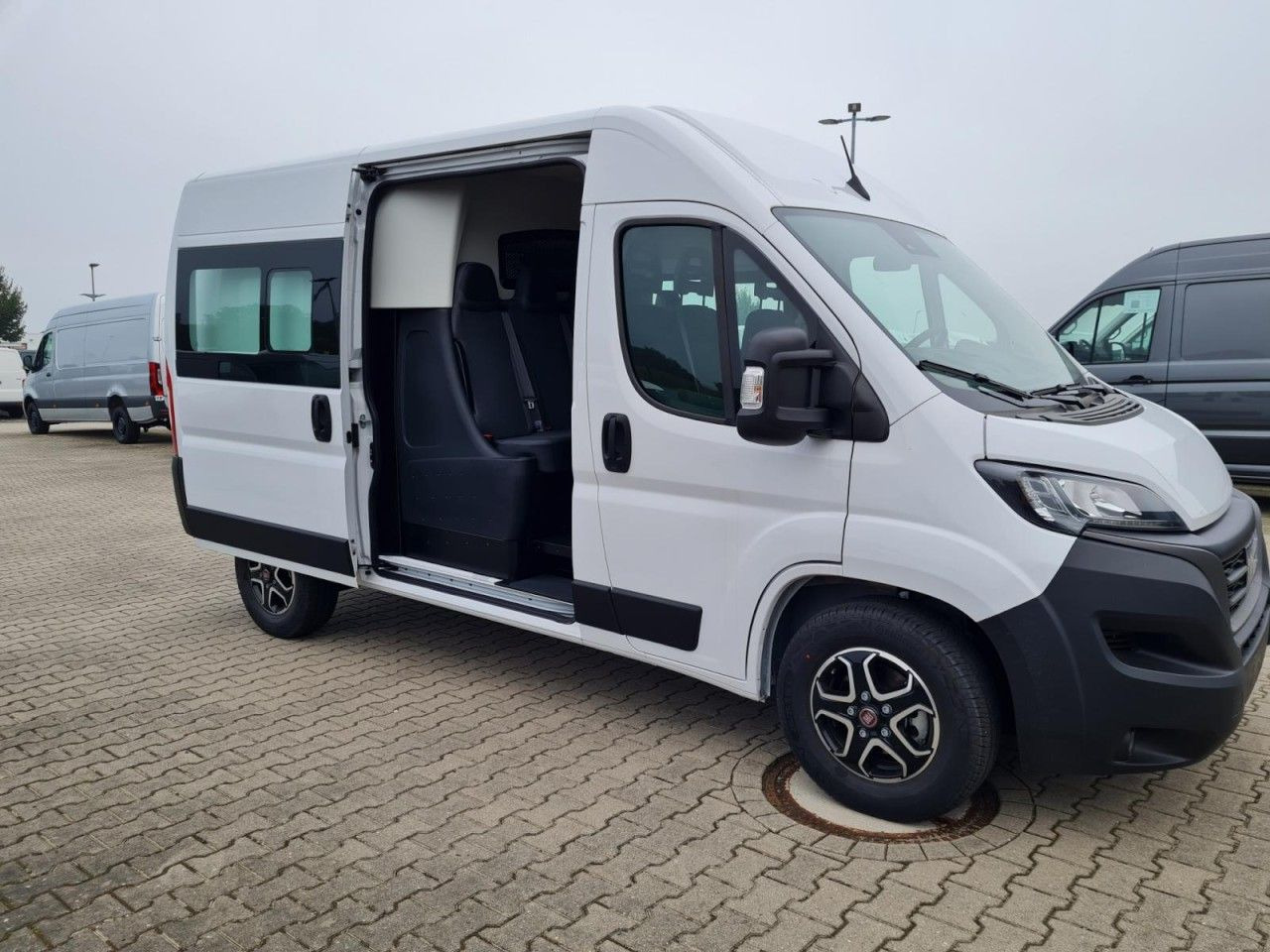 Fiat Ducato 35 Kasten Doka 7-Sitze Maxi L2H2 ALU TEMP - Furgón, Furgoneta combi: foto 3 Fiat Ducato 35 Kasten Doka 7-Sitze Maxi L2H2 ALU TEMP - Furgón, Furgoneta combi: foto 3