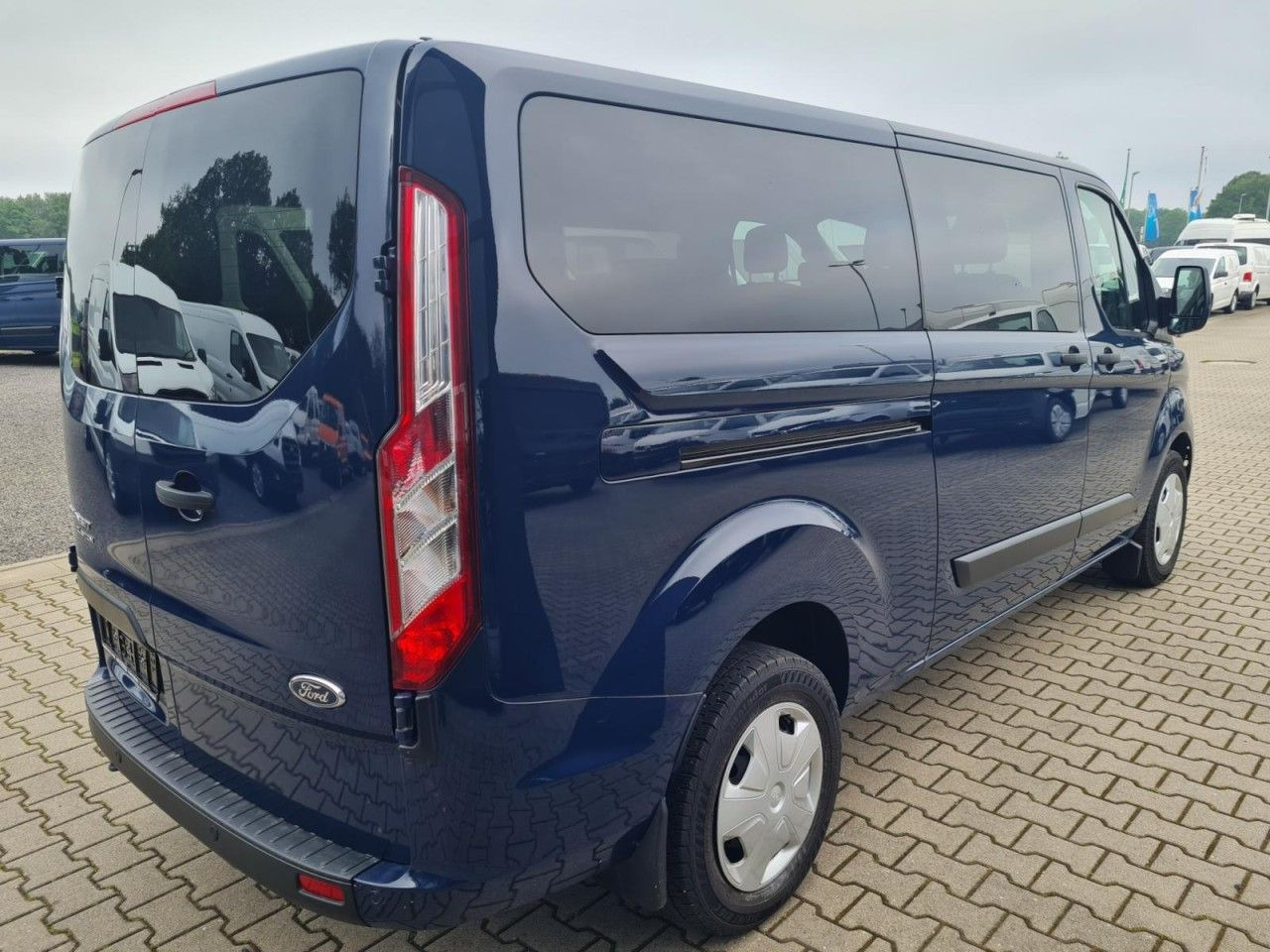 Ford Custom Kombi 320 L2 Trend 9 Sitze KLIMA 4 Stck - Furgoneta de pasajeros: foto 4 Ford Custom Kombi 320 L2 Trend 9 Sitze KLIMA 4 Stck - Furgoneta de pasajeros: foto 4