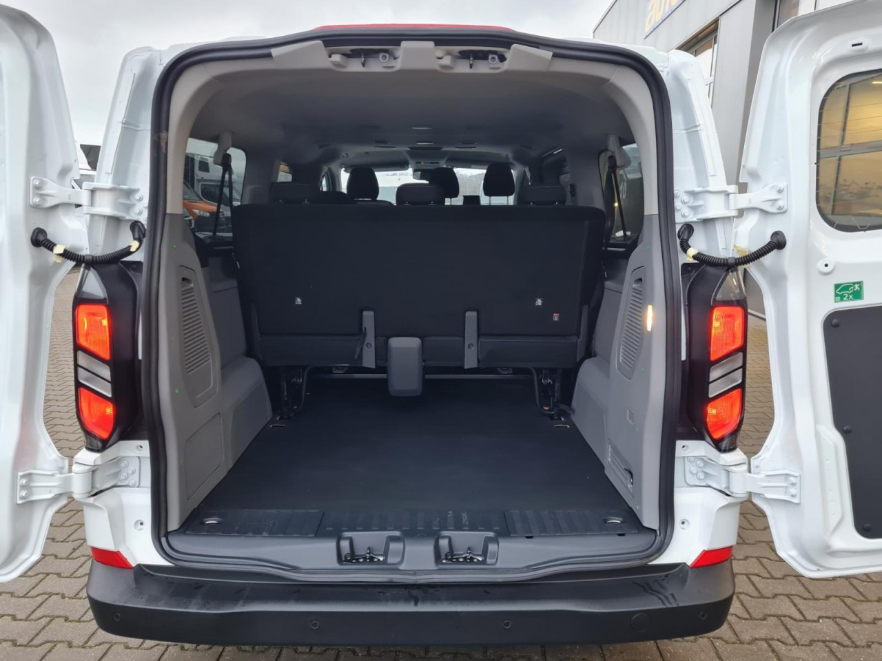 Minibús, Furgoneta de pasajeros Ford Ford Transit Custom Kombi 320 L2 Trend 9 Sitze KAMERA: foto 19 Minibús, Furgoneta de pasajeros Ford Ford Transit Custom Kombi 320 L2 Trend 9 Sitze KAMERA: foto 19