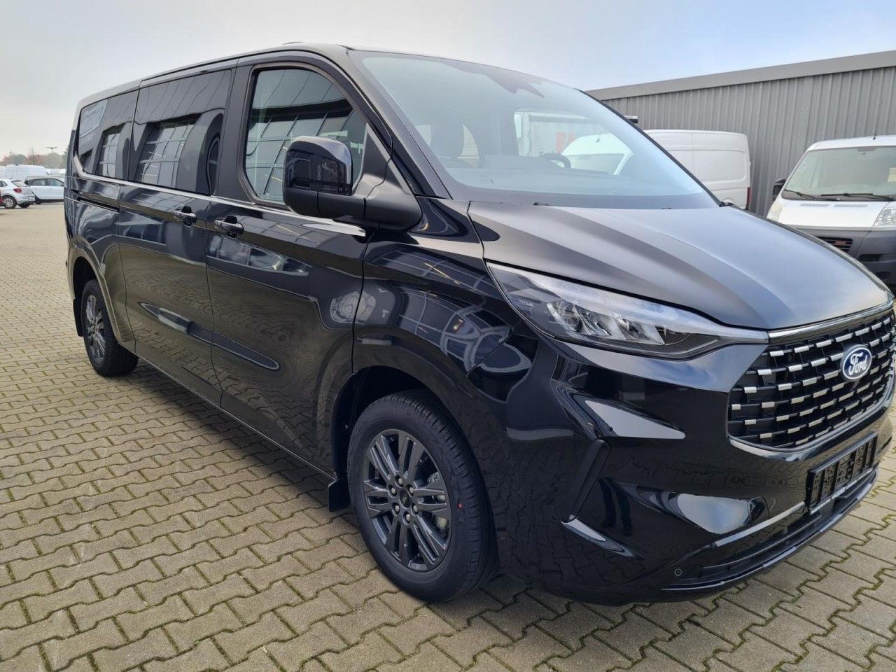 Ford Tourneo Custom 320 L2 Titanium 9 Sitze STANDHZ - Furgoneta de pasajeros: foto 3 Ford Tourneo Custom 320 L2 Titanium 9 Sitze STANDHZ - Furgoneta de pasajeros: foto 3