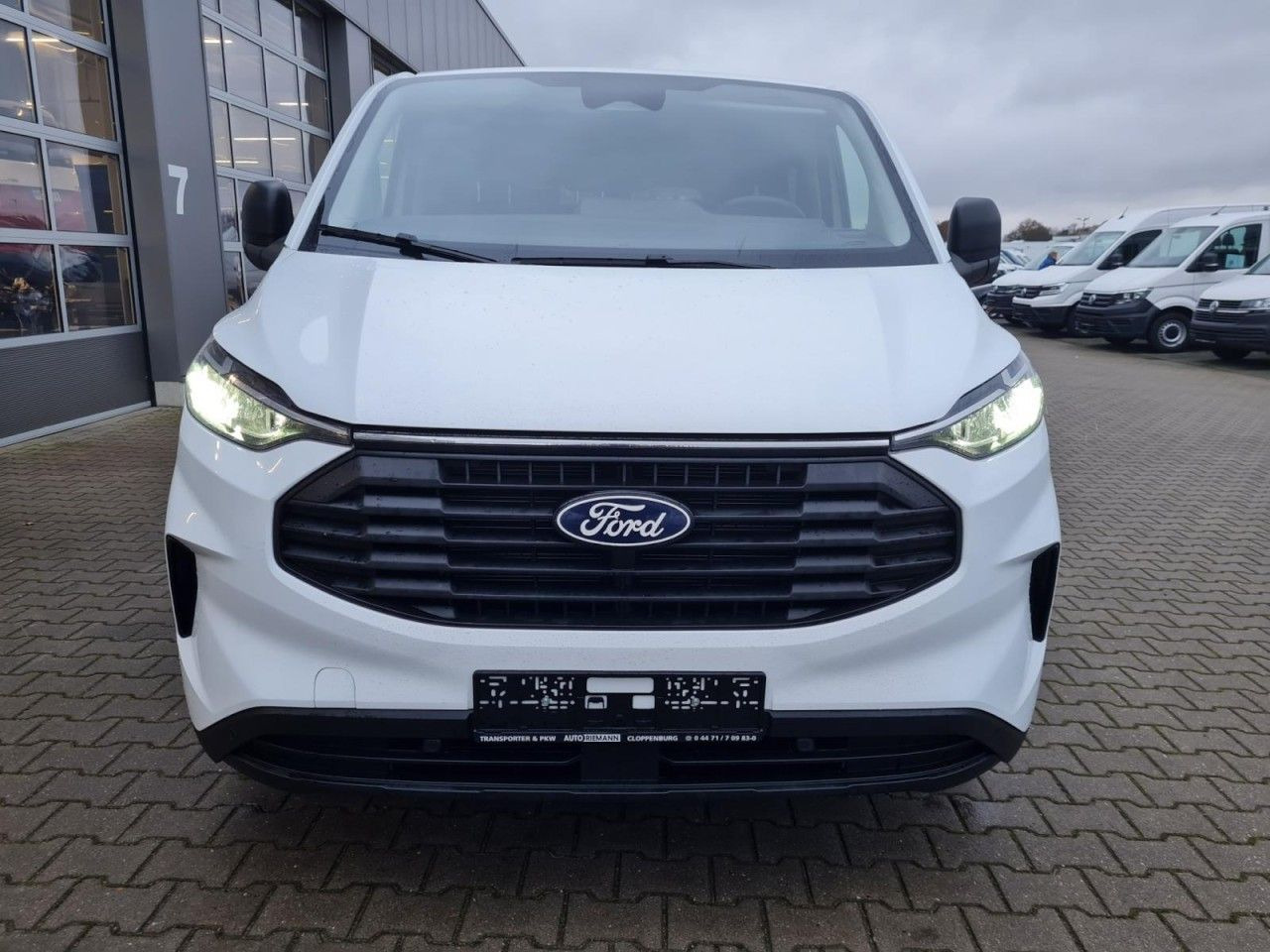 Ford Transit Custom Kombi 320 L2 Trend 9 Sitze KAMERA - Coche: foto 2 Ford Transit Custom Kombi 320 L2 Trend 9 Sitze KAMERA - Coche: foto 2