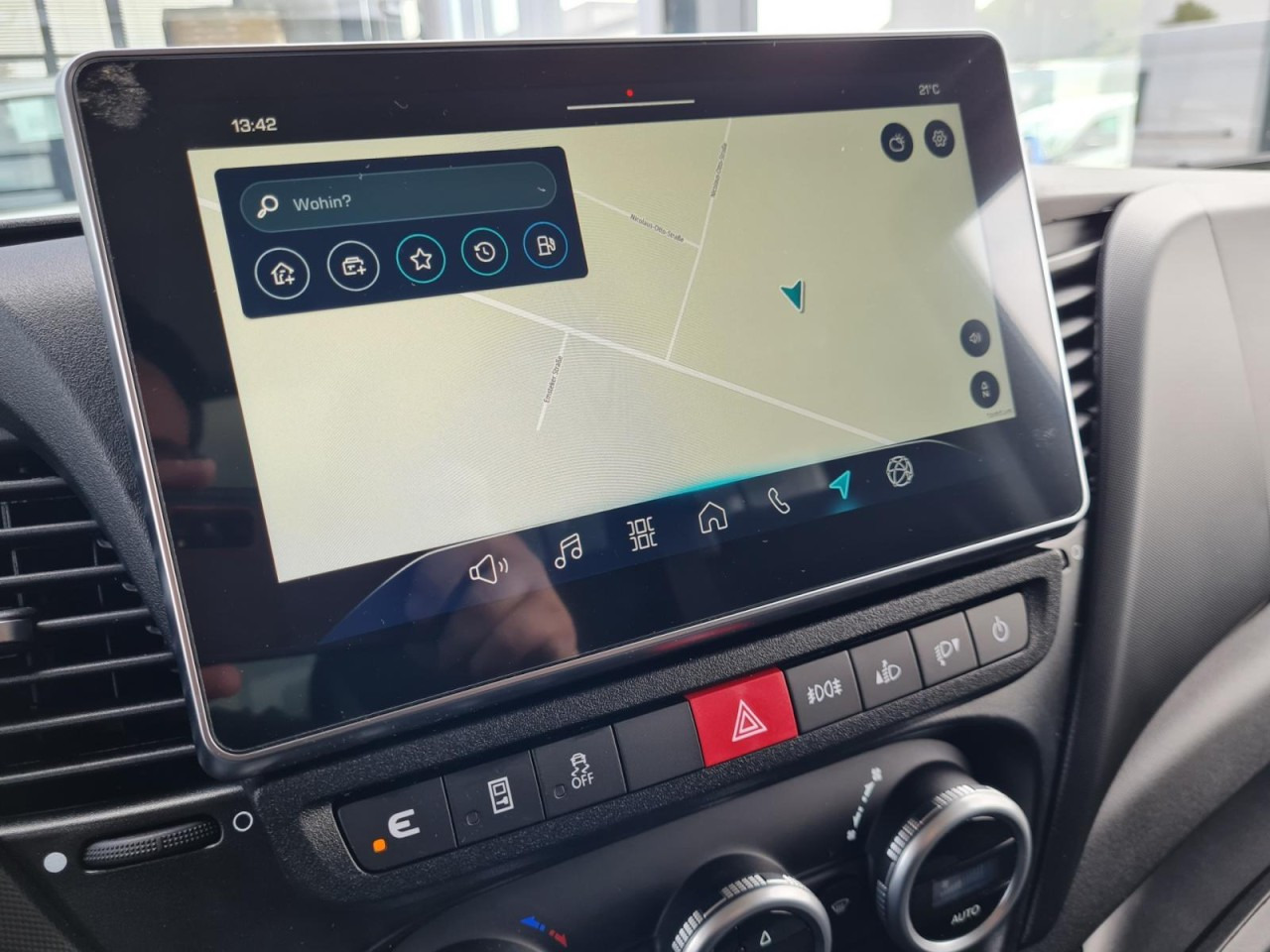 Furgoneta caja cerrada Iveco DAILY 35S18 Koffer Automatik ALU KAMERA NAVI TEMPOMAT: foto 16