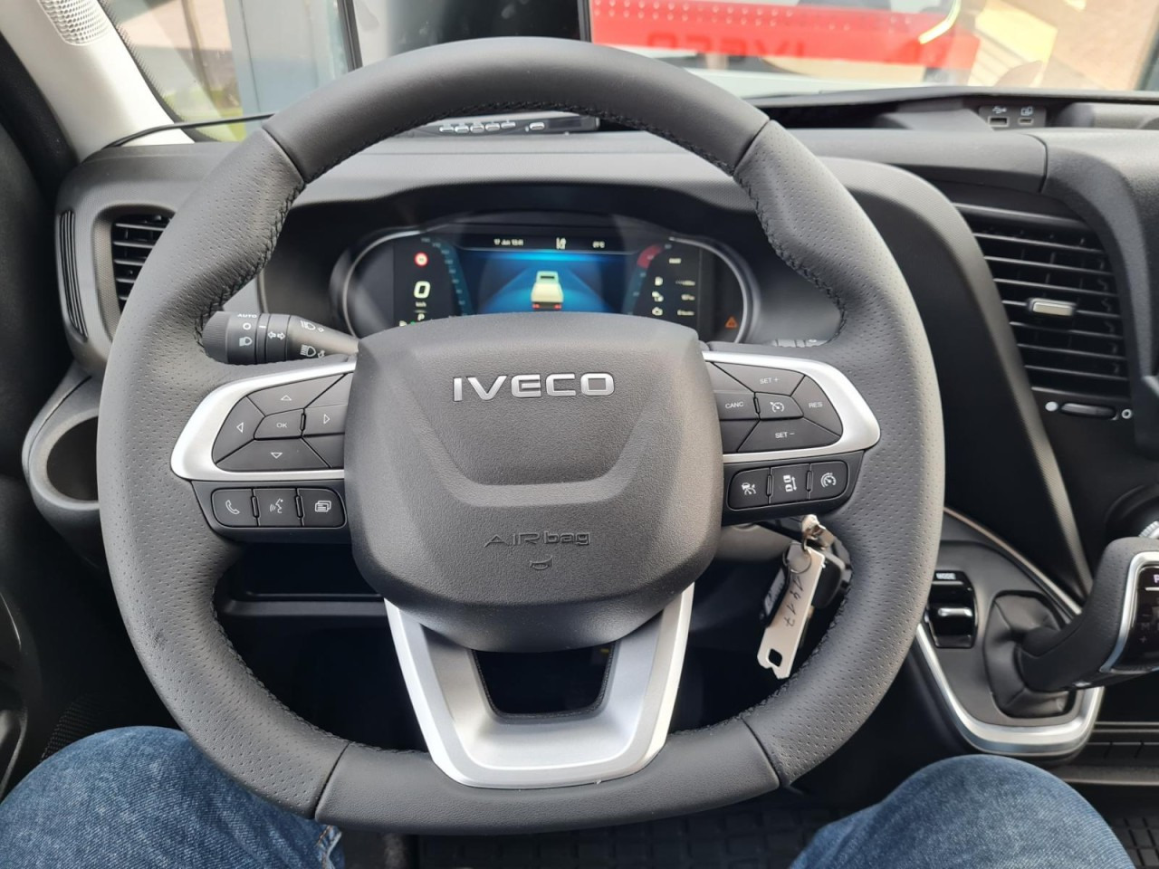 Furgoneta caja cerrada Iveco DAILY 35S18 Koffer Automatik ALU KAMERA NAVI TEMPOMAT: foto 9