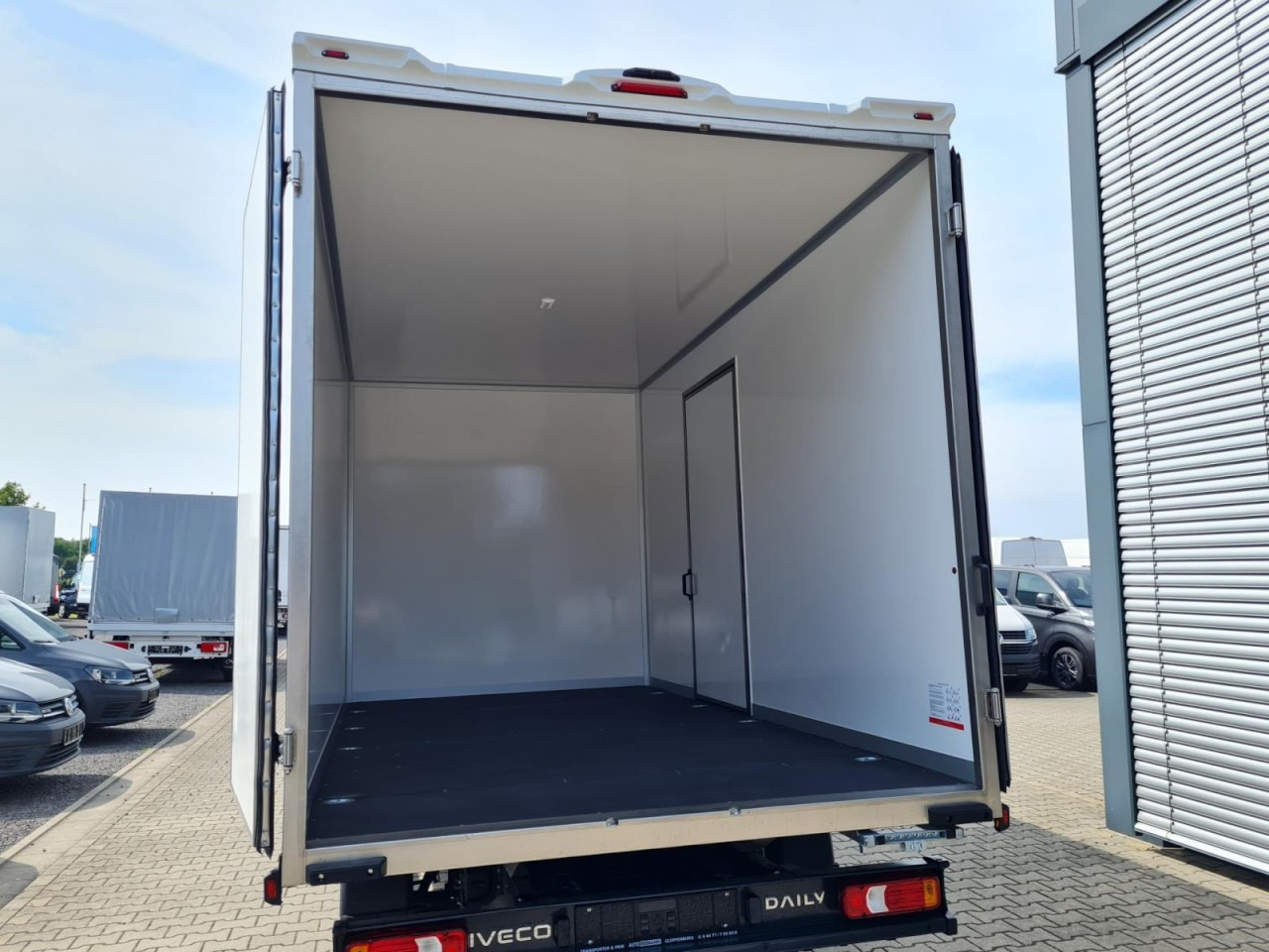 Furgoneta caja cerrada Iveco DAILY 35S18 Koffer Automatik ALU KAMERA NAVI TEMPOMAT: foto 20