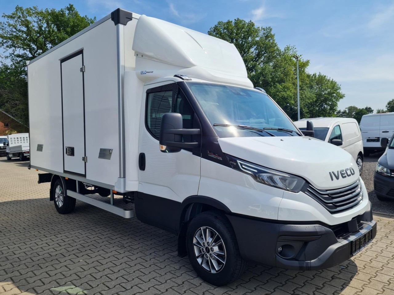 Iveco DAILY 35S18 Koffer Automatik ALU KAMERA NAVI TEMPOMAT - Furgoneta caja cerrada: foto 3 Iveco DAILY 35S18 Koffer Automatik ALU KAMERA NAVI TEMPOMAT - Furgoneta caja cerrada: foto 3