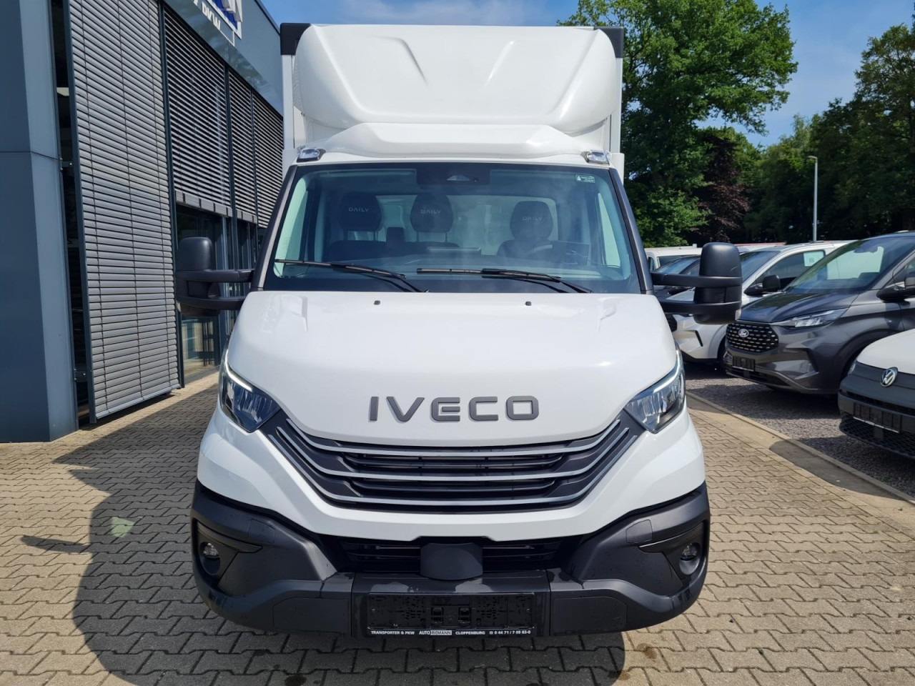 Iveco DAILY 35S18 Koffer Automatik ALU KAMERA NAVI TEMPOMAT - Furgoneta caja cerrada: foto 2 Iveco DAILY 35S18 Koffer Automatik ALU KAMERA NAVI TEMPOMAT - Furgoneta caja cerrada: foto 2