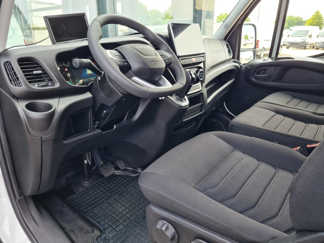 Furgoneta caja cerrada Iveco DAILY 35S18 Koffer Automatik ALU KAMERA NAVI TEMPOMAT: foto 8
