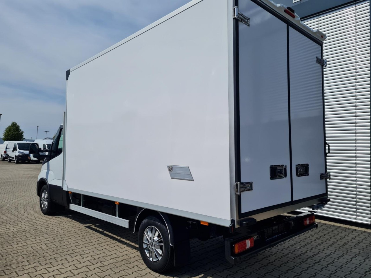 Furgoneta caja cerrada Iveco DAILY 35S18 Koffer Automatik ALU KAMERA NAVI TEMPOMAT: foto 7