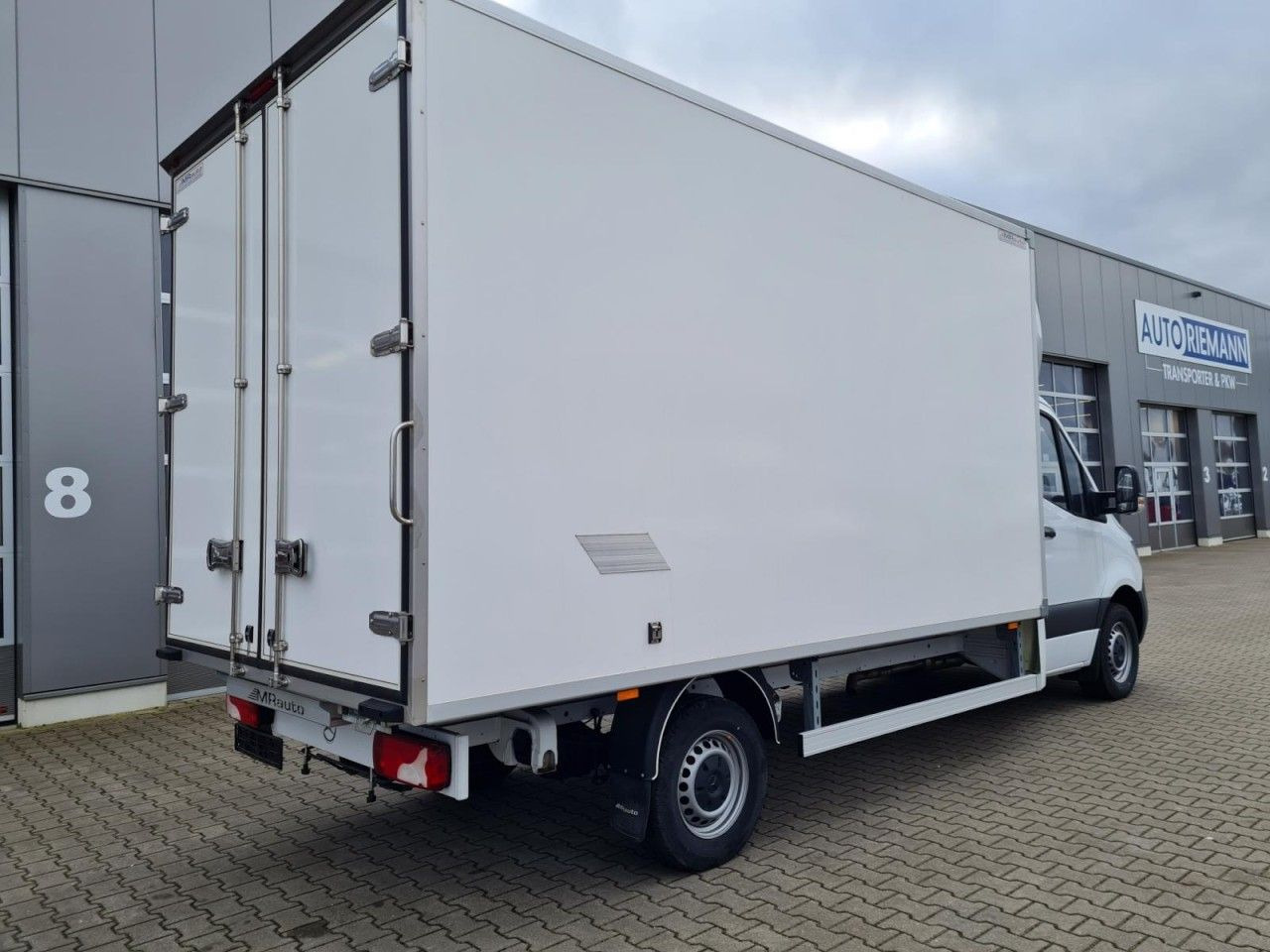 Mercedes-Benz Sprinter 315 Koffer lang MBux KLIMA NAVI TEMPOMA - Furgoneta caja cerrada: foto 4 Mercedes-Benz Sprinter 315 Koffer lang MBux KLIMA NAVI TEMPOMA - Furgoneta caja cerrada: foto 4
