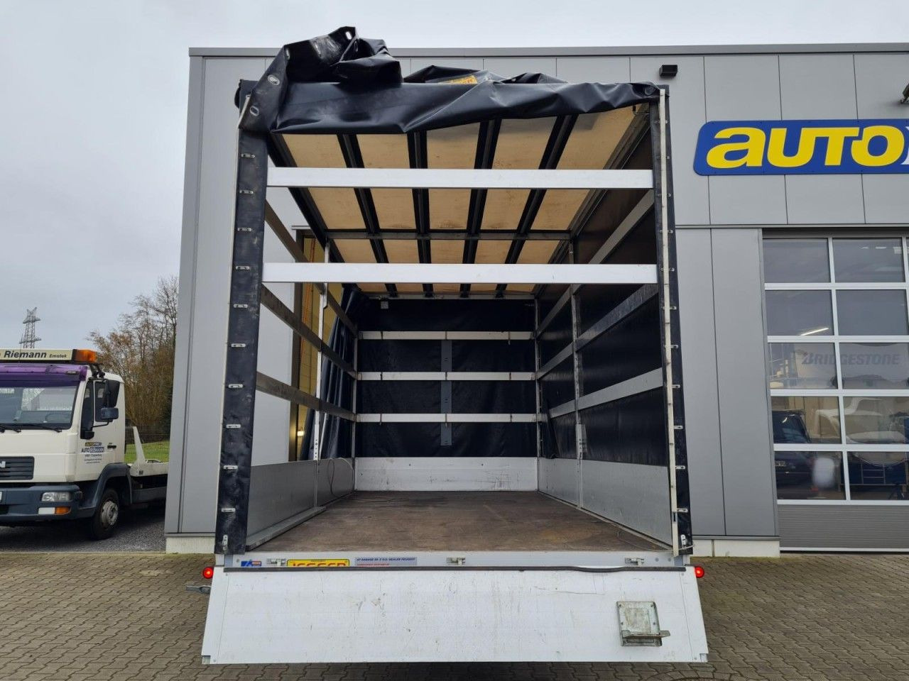 Peugeot Boxer Pritsche L4 Schiebe Plane Schlafkab Luftfe - Furgoneta con caja de lona: foto 5 Peugeot Boxer Pritsche L4 Schiebe Plane Schlafkab Luftfe - Furgoneta con caja de lona: foto 5