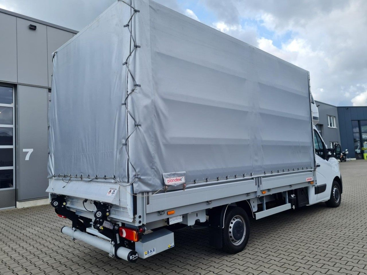 Renault Master 3,5t Pritsche dCi Plane Schlafkab. LBW - Furgoneta con caja de lona: foto 4 Renault Master 3,5t Pritsche dCi Plane Schlafkab. LBW - Furgoneta con caja de lona: foto 4