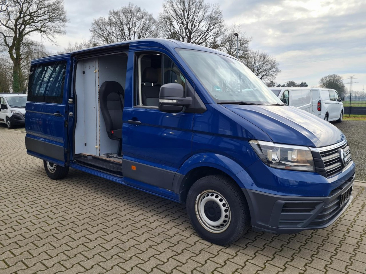 Volkswagen Crafter 35 Kasten Plus Doka mixto NAVI AHK 5-Sitze - Furgón, Furgoneta combi: foto 4 Volkswagen Crafter 35 Kasten Plus Doka mixto NAVI AHK 5-Sitze - Furgón, Furgoneta combi: foto 4