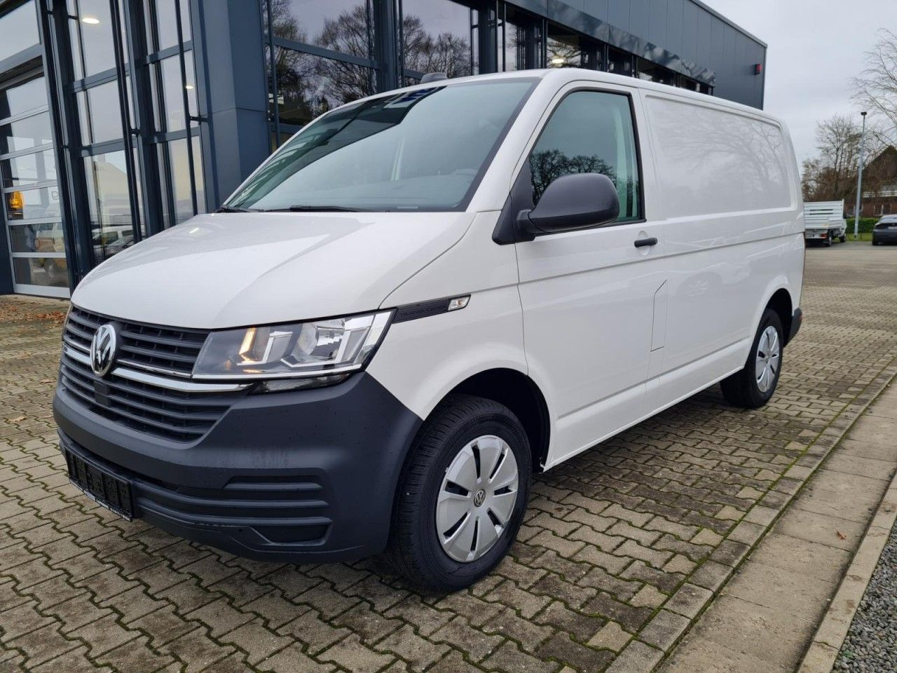 Volkswagen T6.1 Kasten L1 KR Heckklappe KAMERA KLIMA ALLWET - Furgoneta pequeña: foto 2 Volkswagen T6.1 Kasten L1 KR Heckklappe KAMERA KLIMA ALLWET - Furgoneta pequeña: foto 2