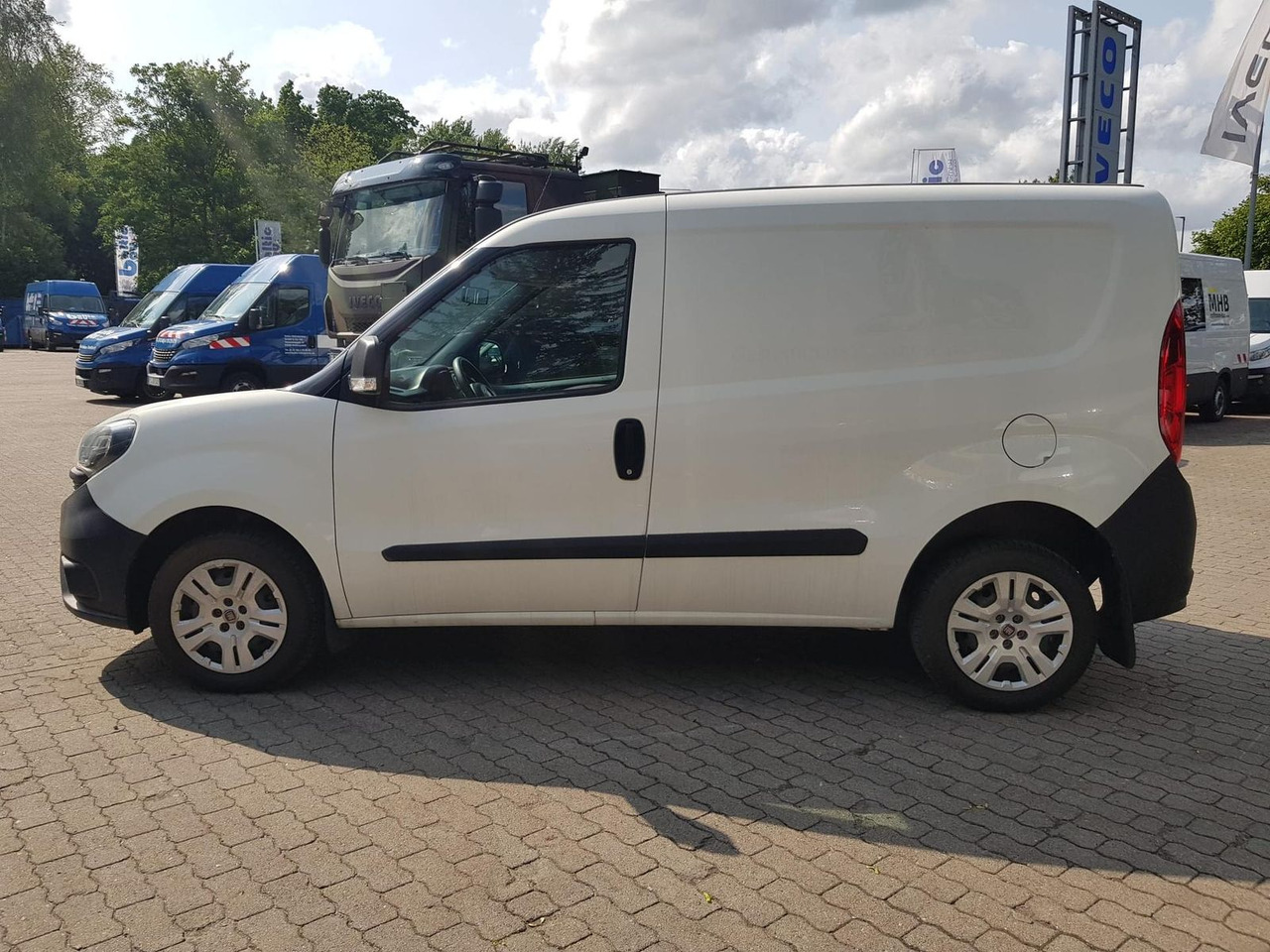Fiat Doblo Kastenwagen SX 1.3 Klima, Radio mit Nav... - Furgoneta de pasajeros: foto 2 Fiat Doblo Kastenwagen SX 1.3 Klima, Radio mit Nav... - Furgoneta de pasajeros: foto 2
