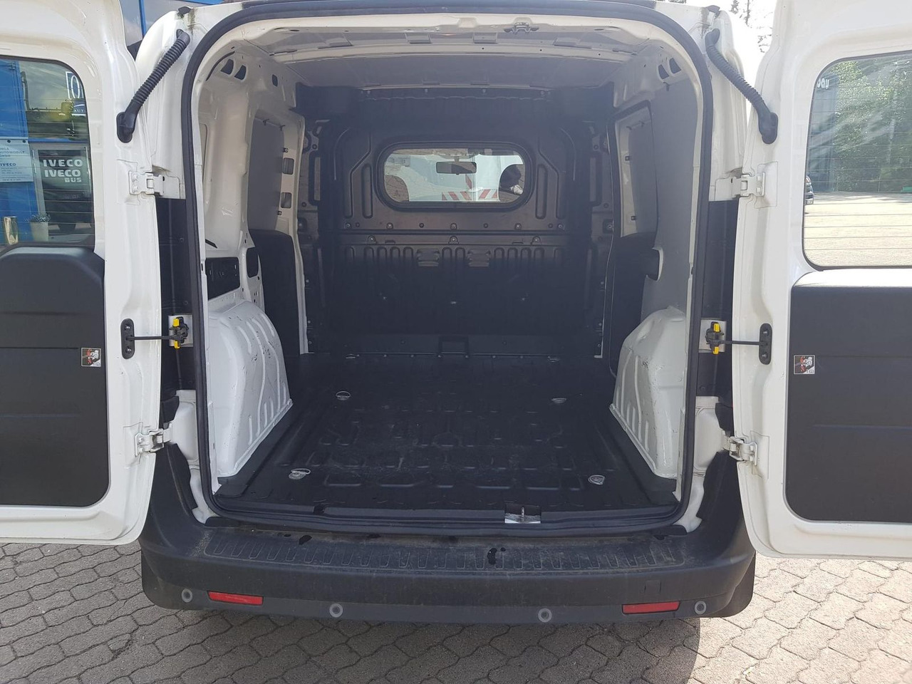 Fiat Doblo Kastenwagen SX 1.3 Klima, Radio mit Nav... - Furgoneta de pasajeros: foto 5 Fiat Doblo Kastenwagen SX 1.3 Klima, Radio mit Nav... - Furgoneta de pasajeros: foto 5