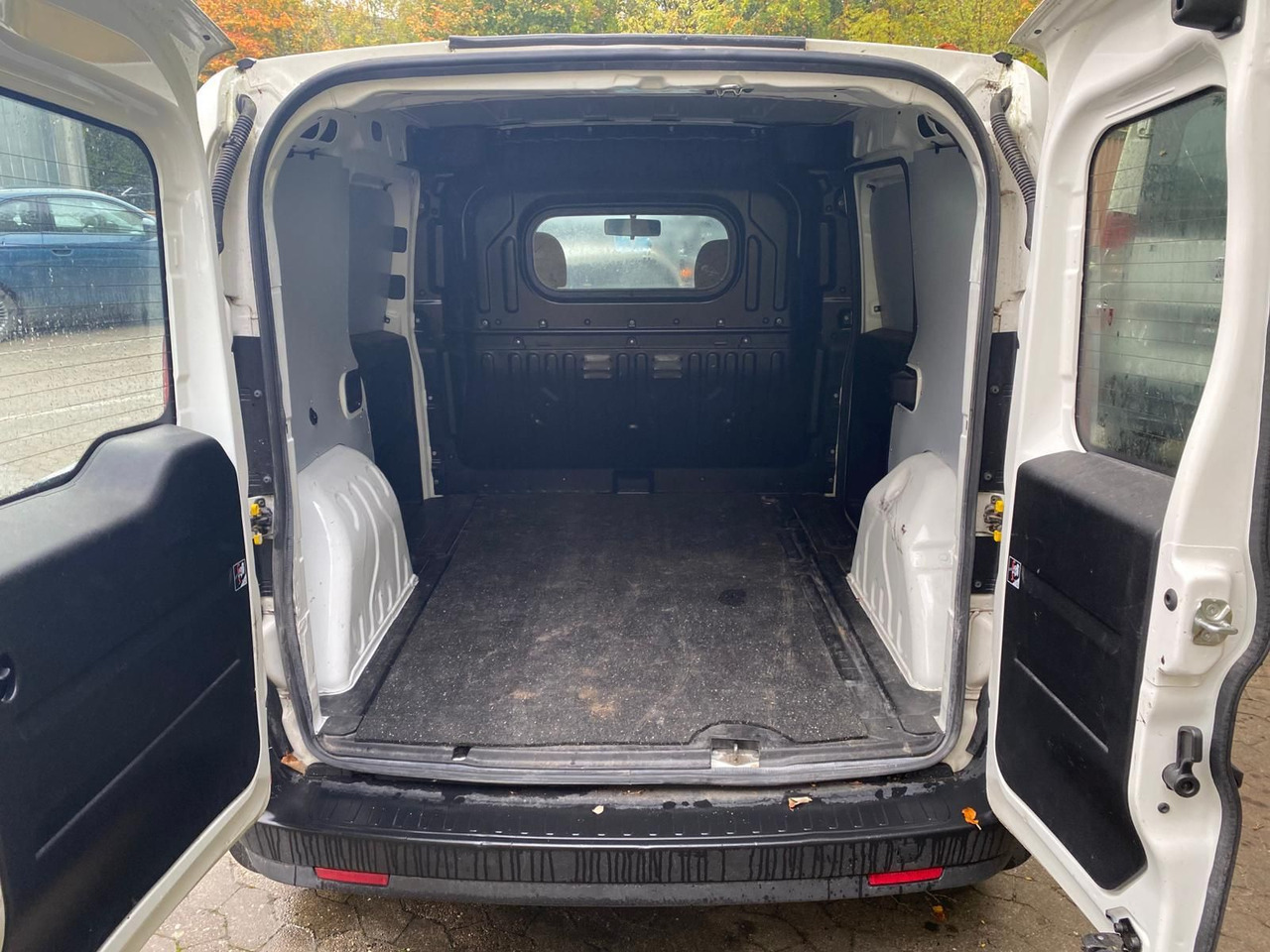 Fiat Doblo SX Kasten Cargo 1.3 Multijet  Motorscha... - Furgoneta de pasajeros: foto 5 Fiat Doblo SX Kasten Cargo 1.3 Multijet  Motorscha... - Furgoneta de pasajeros: foto 5