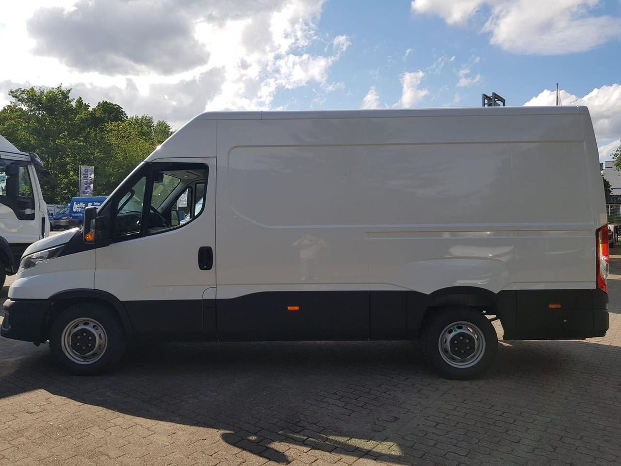 Iveco Daily 35S14A8 V Y mit Rückfahrkamera und Radi... - Furgón: foto 2 Iveco Daily 35S14A8 V Y mit Rückfahrkamera und Radi... - Furgón: foto 2